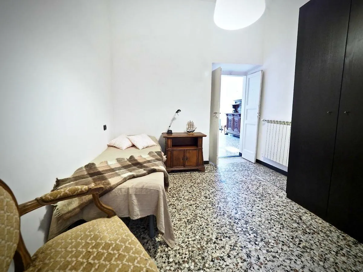 Apartment Ferienwohnung DIMORA DI FAMAGOSTA CENTRO - GENOVABNB it